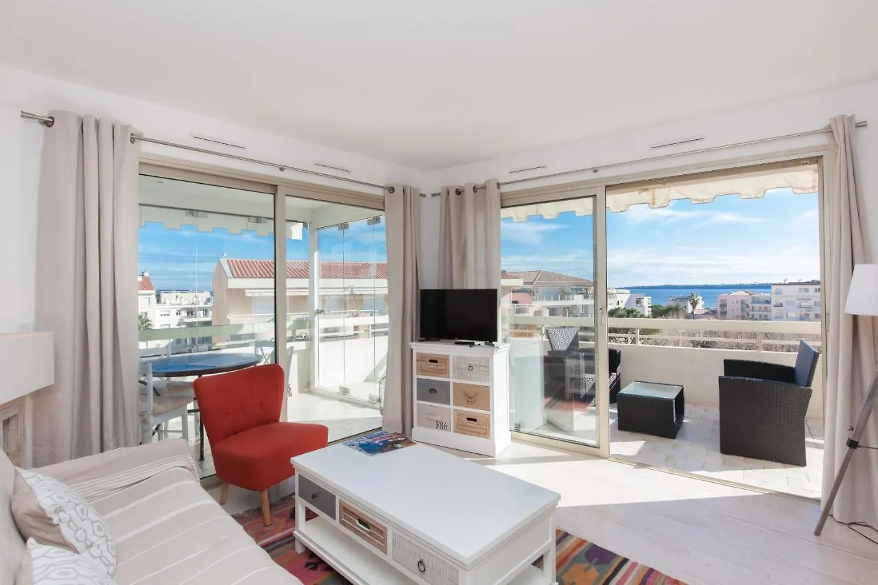 High Apartment Cannes 0*,  France