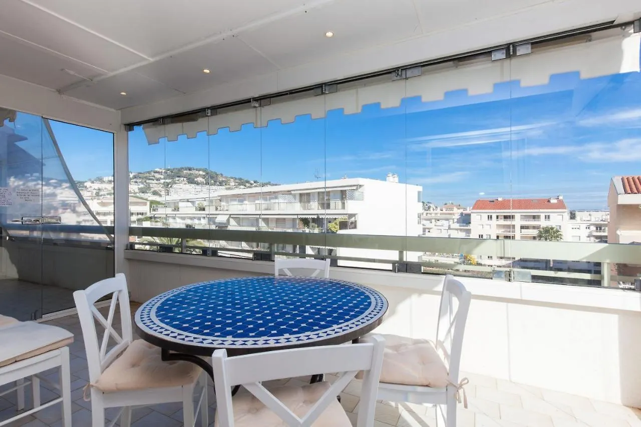 High Apartment Cannes 0*,